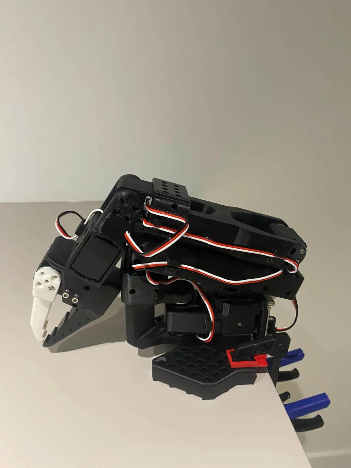 SO-101 leader arm rest position SO-101 leader arm rest position