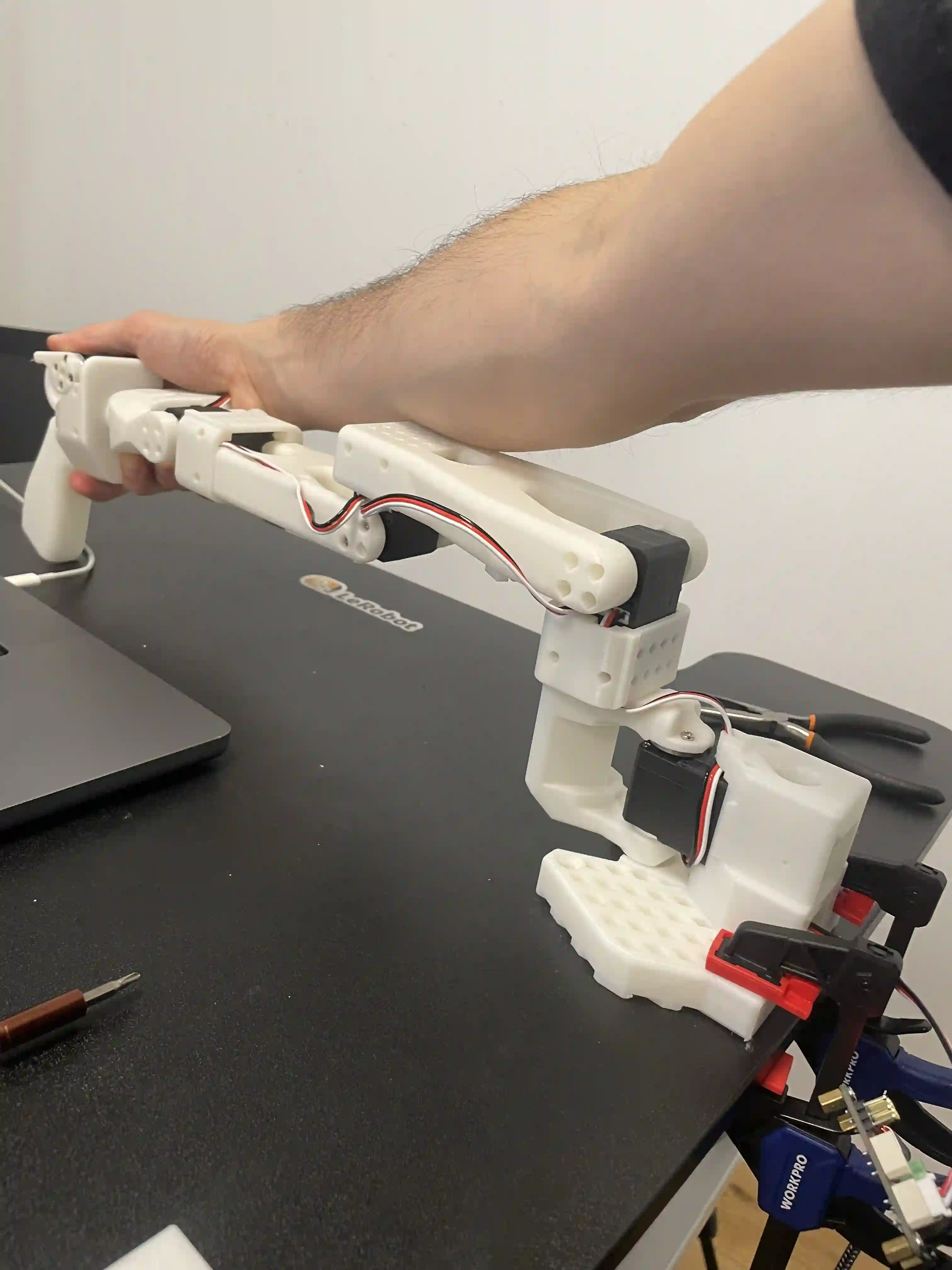 SO-100 leader arm zero position SO-100 leader arm zero position