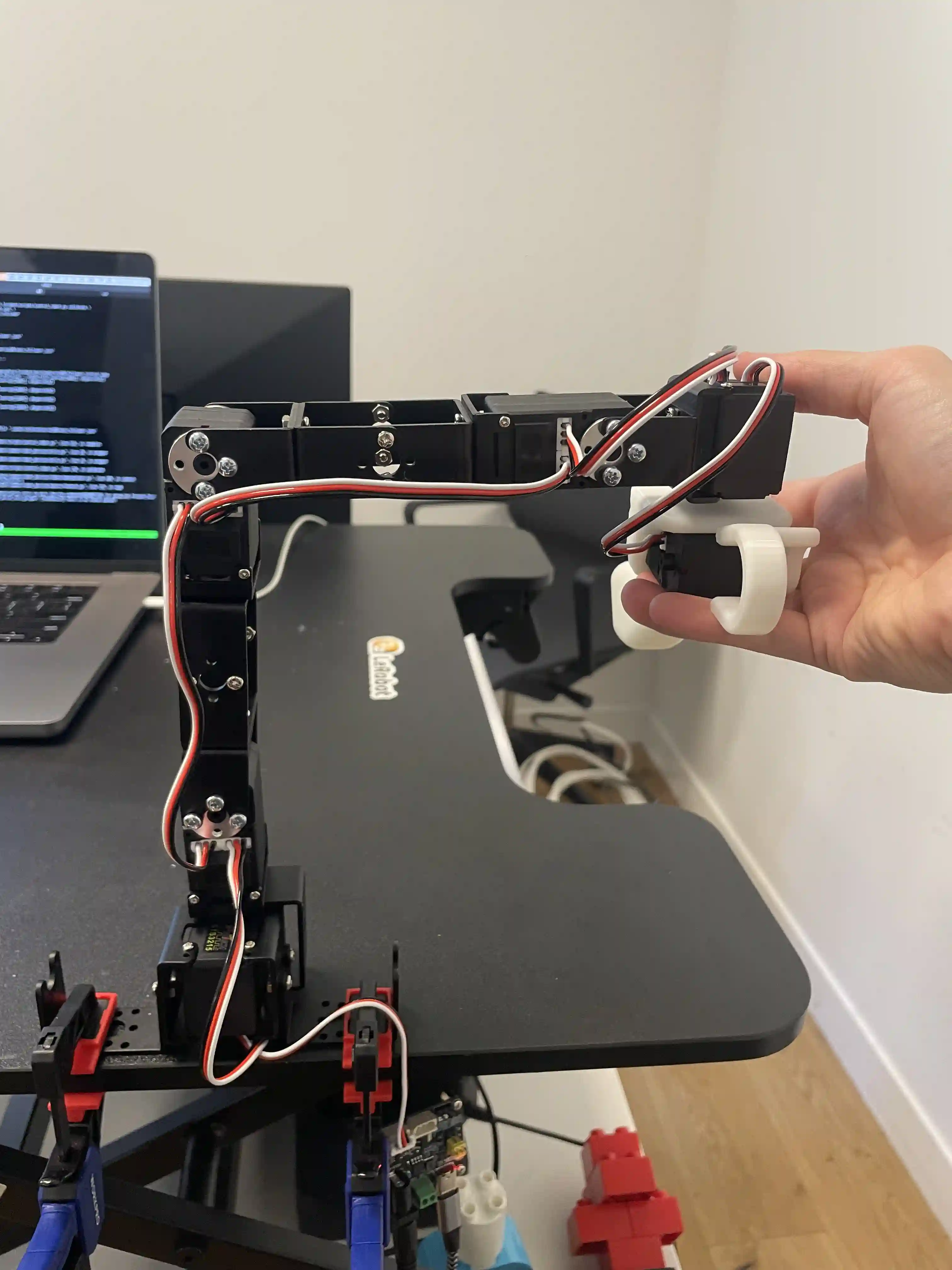 Moss v1 leader arm rotated position